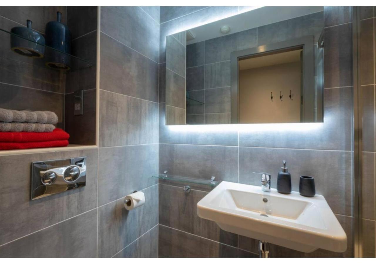 Joivy Affordable Dublin Thomas Street - Adults Only Apartment Екстериор снимка