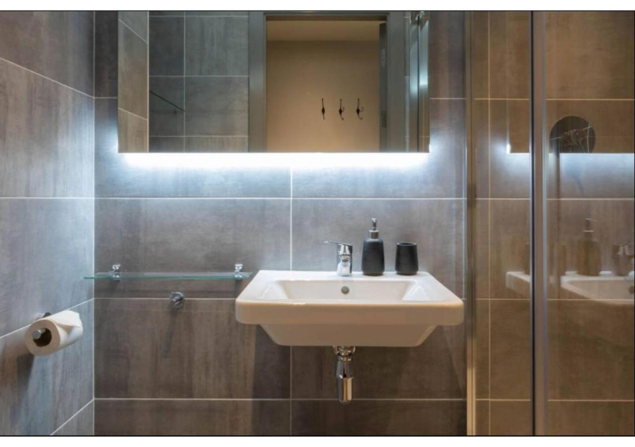 Joivy Affordable Dublin Thomas Street - Adults Only Apartment Екстериор снимка