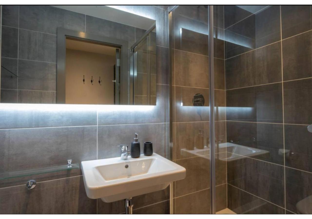 Joivy Affordable Dublin Thomas Street - Adults Only Apartment Екстериор снимка